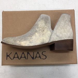 Kaanas Cream and Brown Ankle Booties